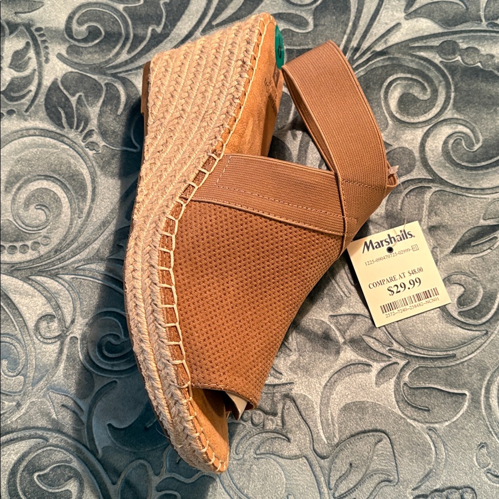 NWT White Mountain Women's Tan Sandals Sz 8 - Picture 2 of 12